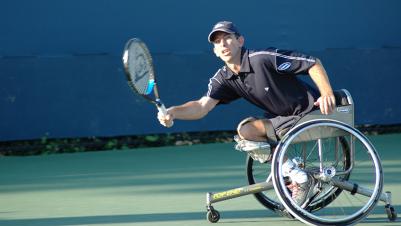 benefit|T5-TENNIS-BE02.jpg|Sport wheelchair Top End T-5 7000 Series Tennis man playing tennis