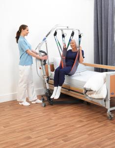 feature|BIRDIE-EVO-COMPACT-BE03.jpg|The Invacare Birdie Evo patient lifter