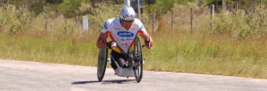 inspirational|FORCE K BE01.jpg|Sport wheelchair Top End Force K black frame man on a race