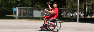 inspirational|Pro 2_BE03.jpg|Sport wheelchair Top End Pro 2 red frame man playing tennis