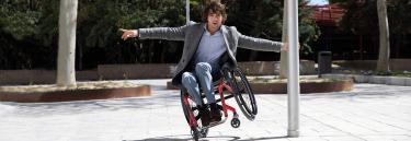 inspirational|K-SERIES 2.0 BE02.jpg|Manual wheelchair Küschall K-Series black frame man happy