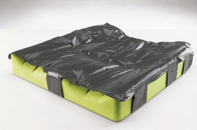 Large dual fluid sac covering the entire top surface of the cushion