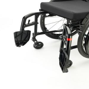 Two chairs, one platform küschall Compact manual wheelchair
