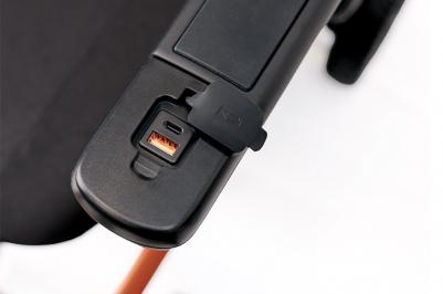 Light and USB-A/USB-C connection