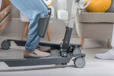 benefit|ISA-COMPACT-BE23.jpg|The Invacare ISA Compact patient lifter